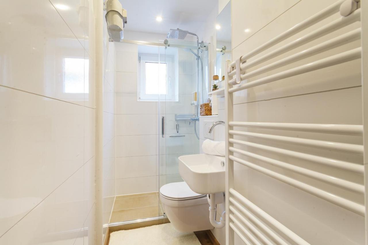 Design Apartment / 2 Room / Central / Contactless Check-In Хановер Екстериор снимка